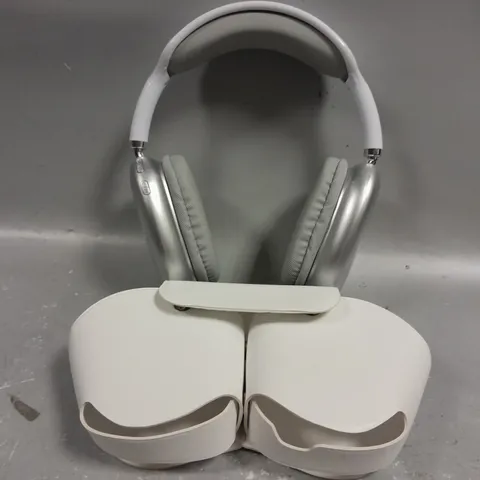 WIRELESS BLUETOOTH HEADPHONES IN GREY/WHITE WITH CARRY CASE	