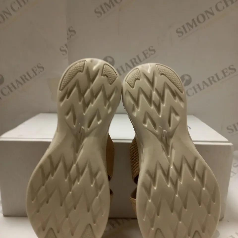 BOXED PAIR OF SKECHERS ON THE GO 600 STRETCH FIT CROSS BAND SLIDE ROSE GOLD SANDALS - SIZE 6