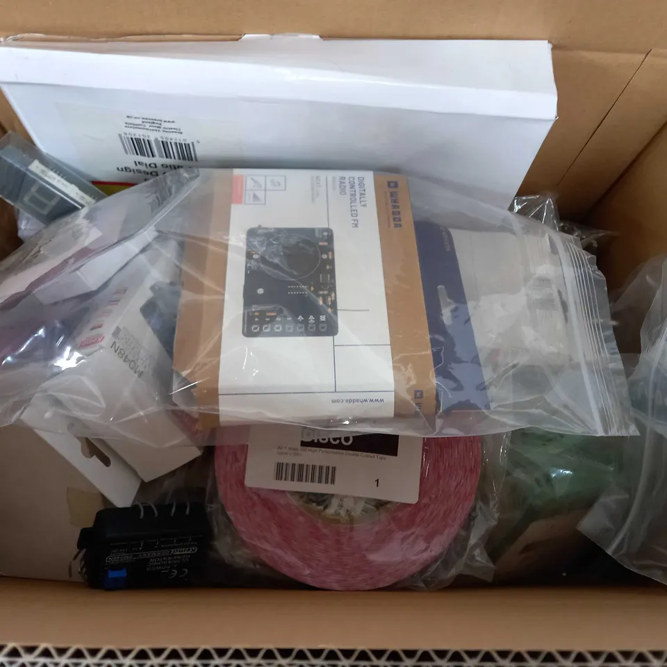 BOX OF APPROX 15 ASSORTED ITEMS TO INCLUDE - WHADA DIGITALLY CONTOLLED FM RADIO - KEMO ELECTRONIC M048N - BOSCH WOOD +PAINT C430 SAND PAPER ECT