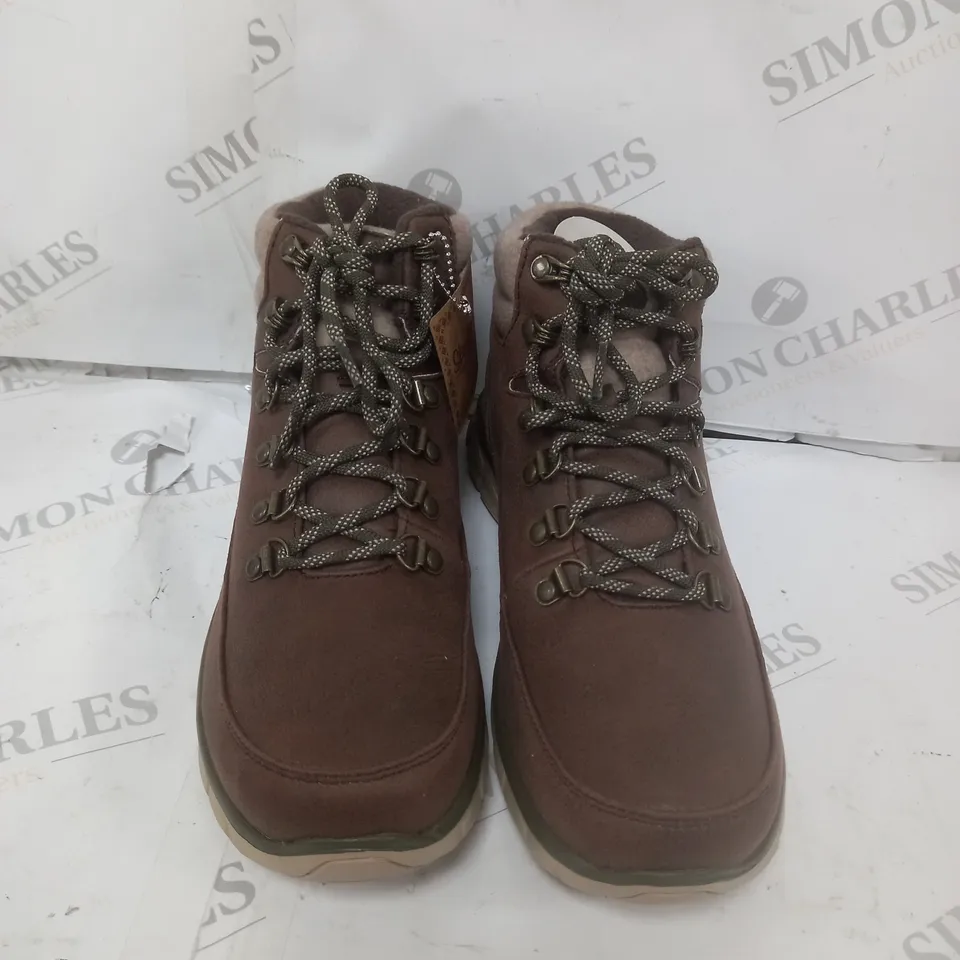 BOXED SKETCHERS WALING BOOTS BROW SIZE 6.5