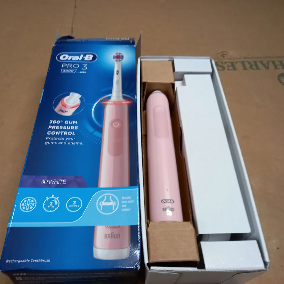 BOXED ORAL-B PRO 3 3000 ELECTRIC TOOTHBRUSH