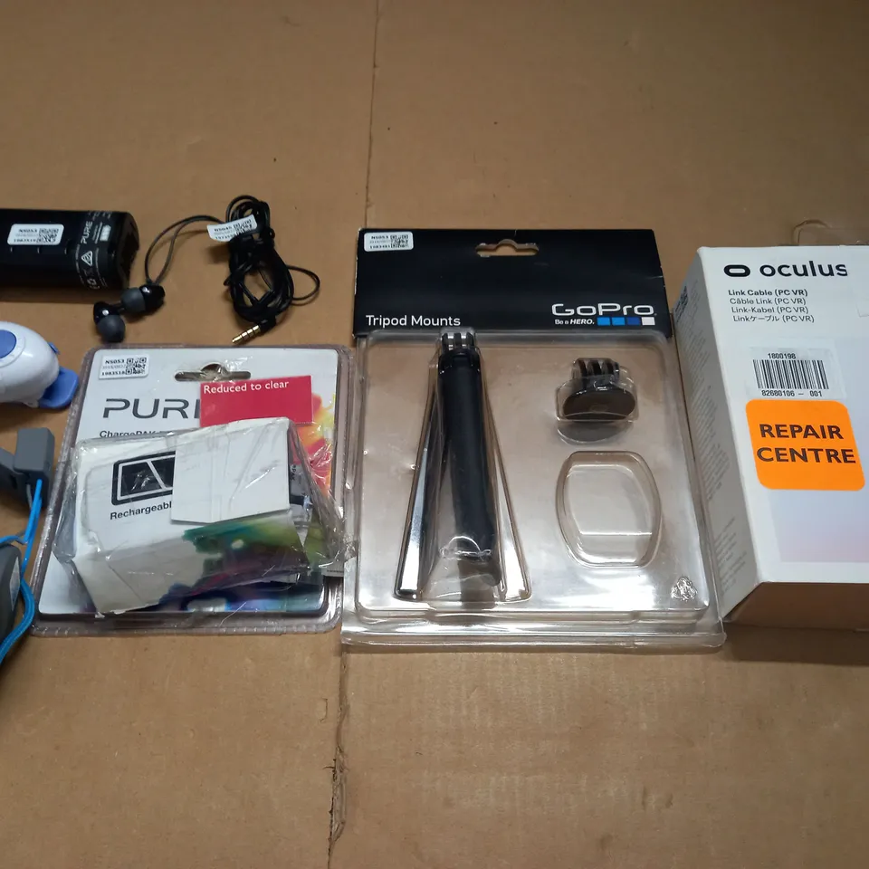 LOT OF 7 ASSORTED TECH ITEMS OCULUS LINK CABLES, GOPRO TRIPOD MOUNT AND PURE CHARGE PAK 1