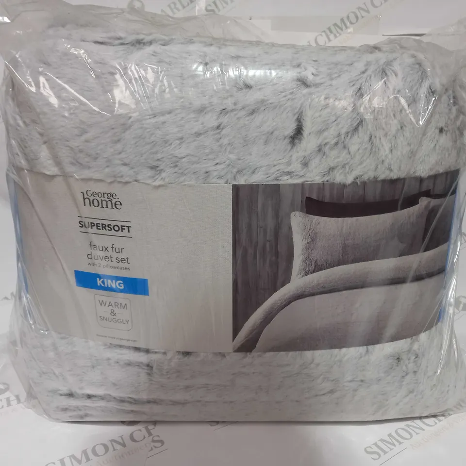 BRAND NEW SUPERSOFT FAUX FUR DUVET SET IN GREY WITH 2 PILLOWS - KING SIZE