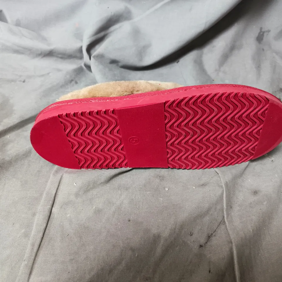 JO AND JOE UK SIZE 5 PLAID FLEECE SLIPPERS WITH FAUX FUR LINING 