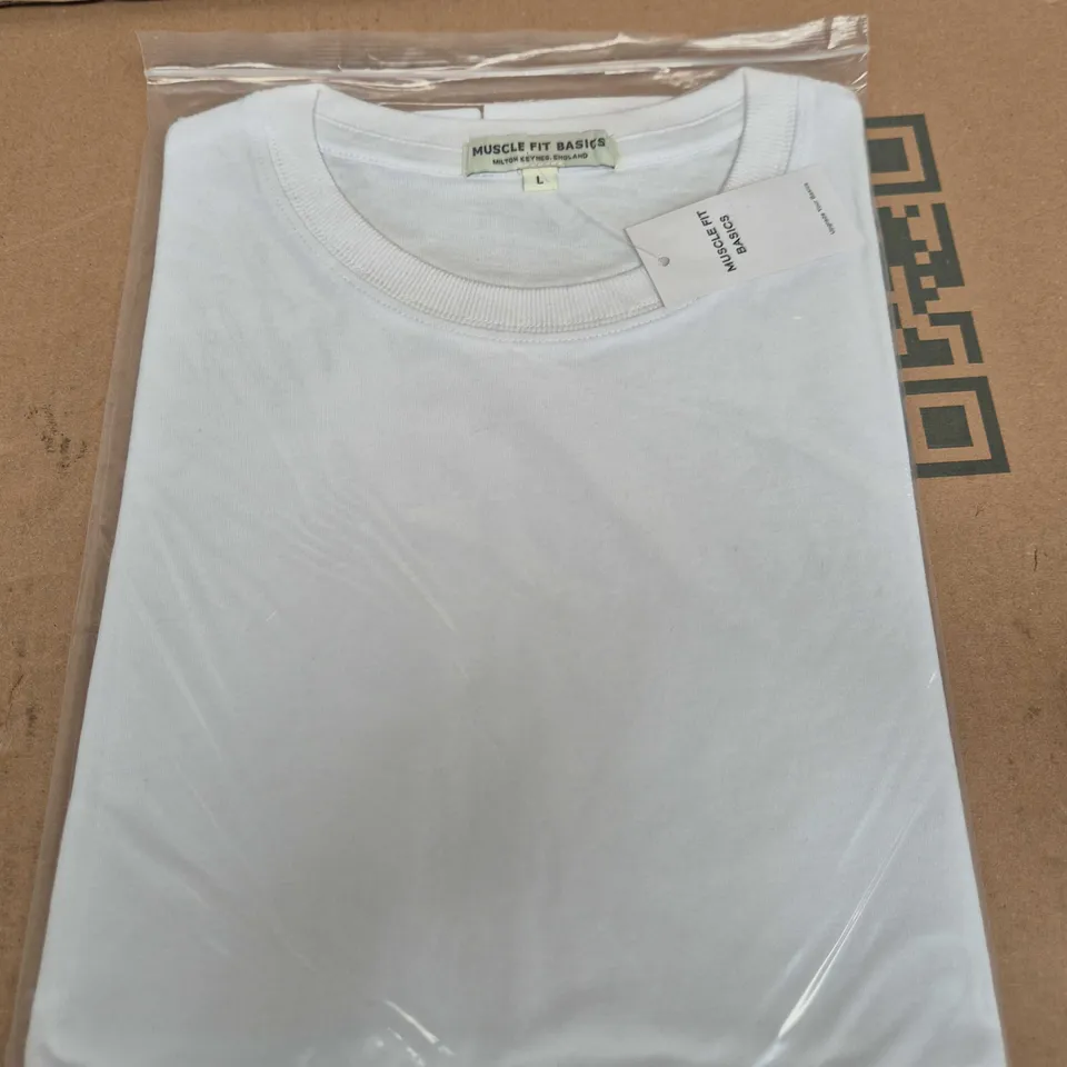 MUSCLE FIT BASICS MEN'S TOP – UK L