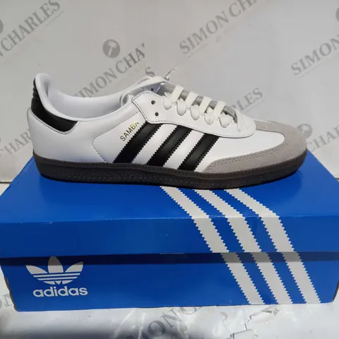 BOXED ADIDAS SAMBA OG BLACK & WHITE SHOES - SIZE 7.5