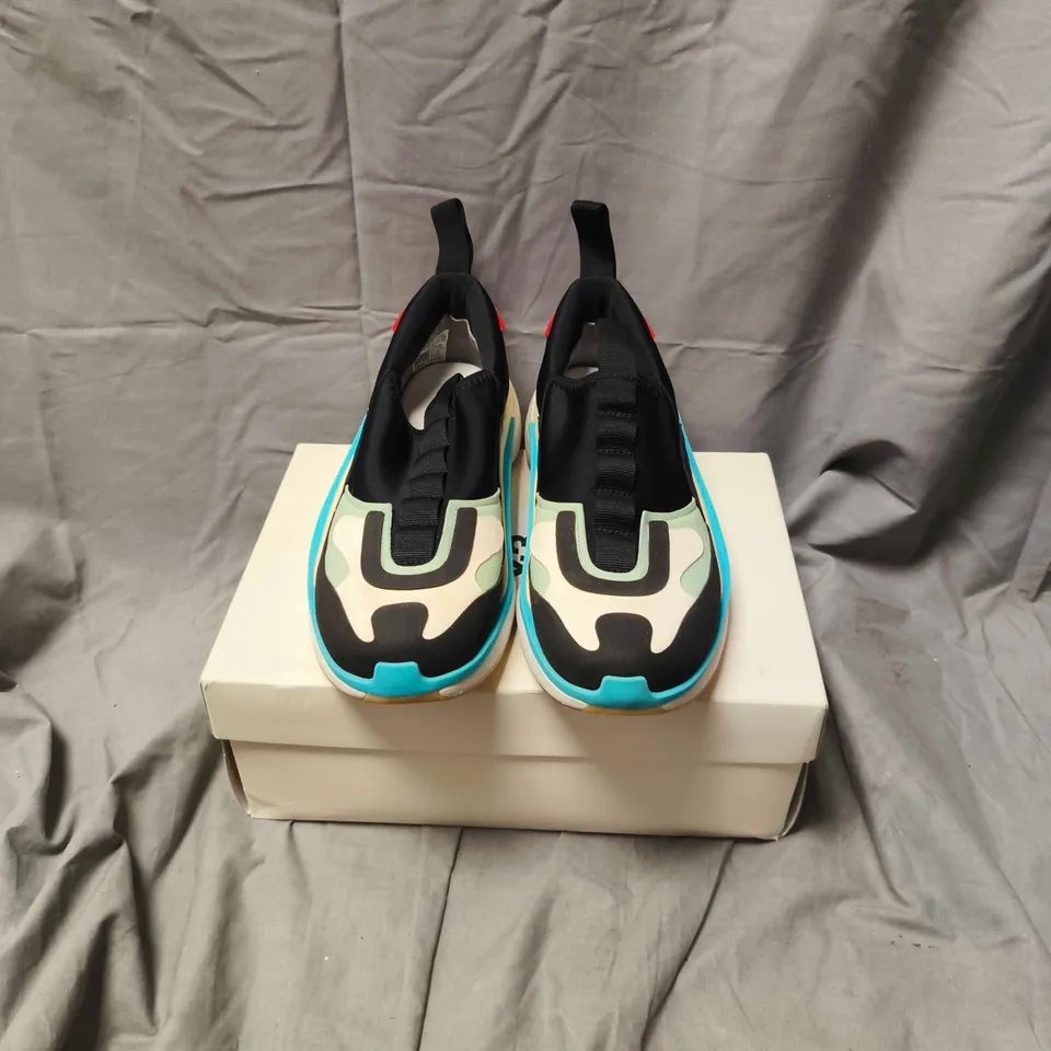 BOXED PAIR OF Y-3 TRAINERS -SIZE 7 