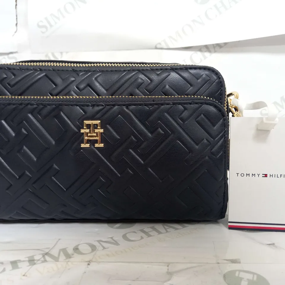 TOMMY HILFIGER ICON MINI BAG 