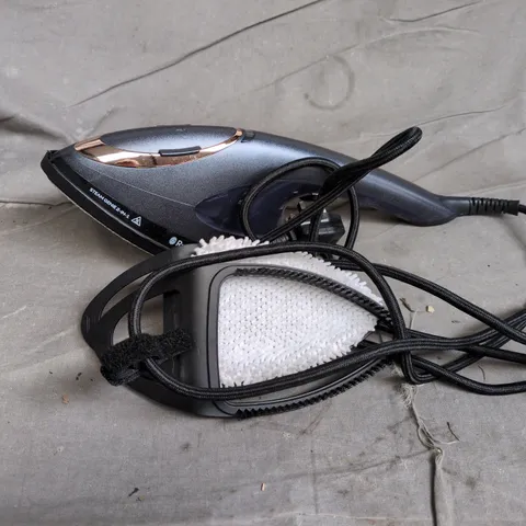 BOXED RUSSELL HOBBS STEAM GENIE HANDHELD STEAMER