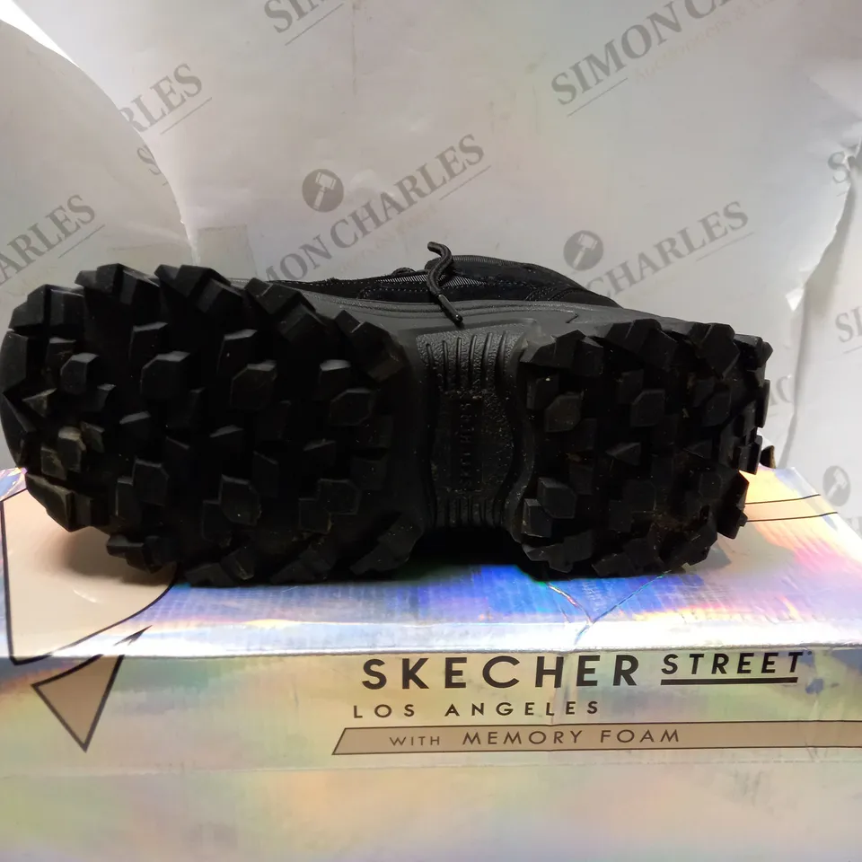 SKECHERS BLACK STRETCH TRAINERS - SIZE 6