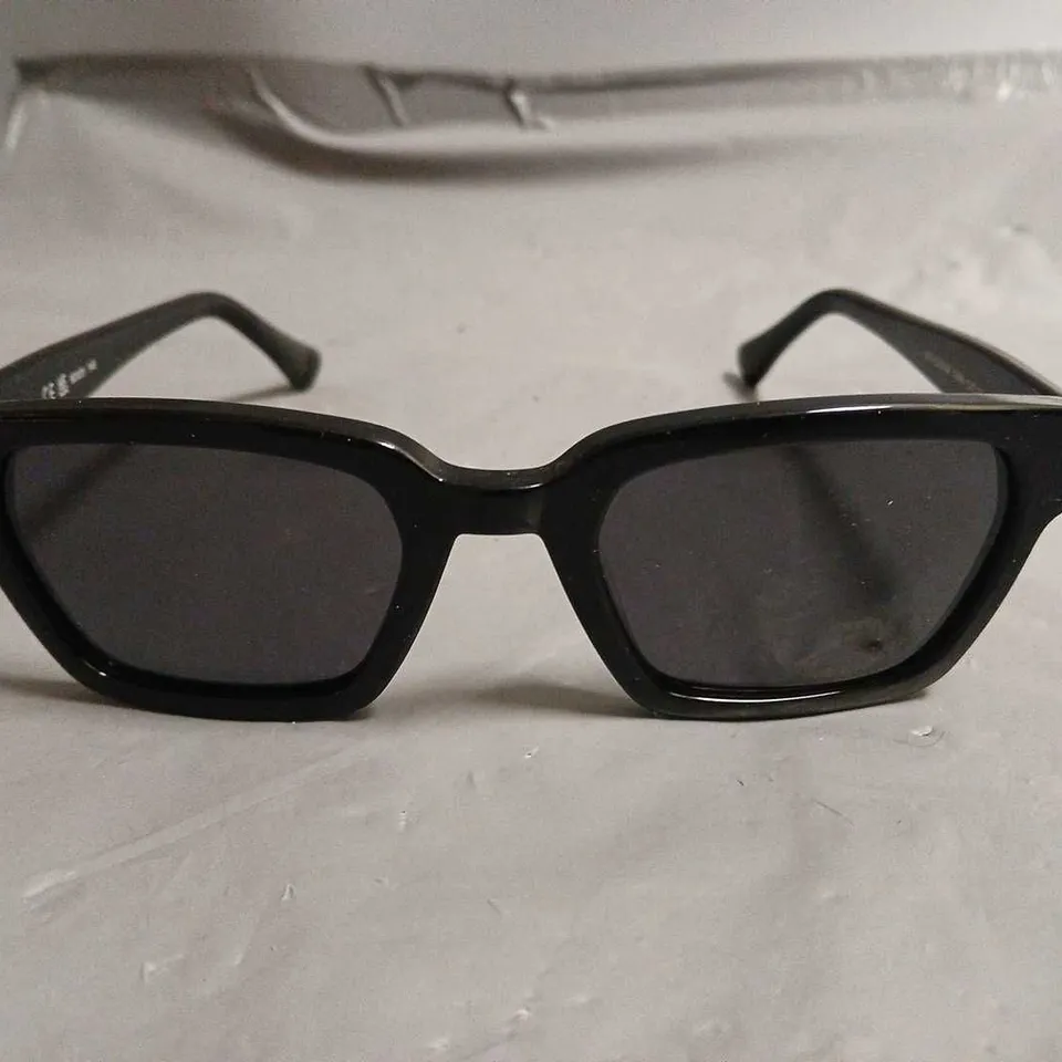 BOXED PAIR OF MELLER SPECS BLACK FRAMED GLASSES 