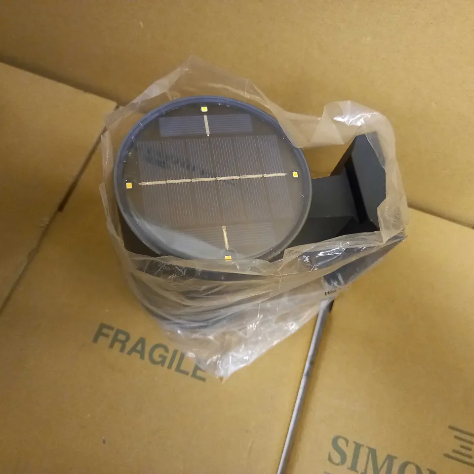 GRANTHAM UP & DOWN OUTDOOR SOLAR POWERED WALL LIGHT 