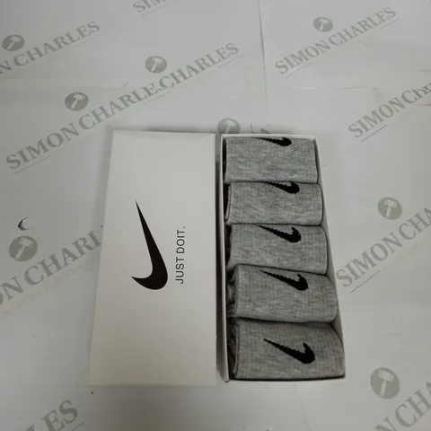 BOX OF 5 NIKE CREW SOCKS