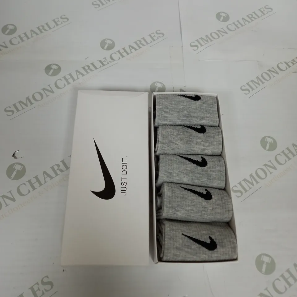 BOX OF 5 NIKE CREW SOCKS