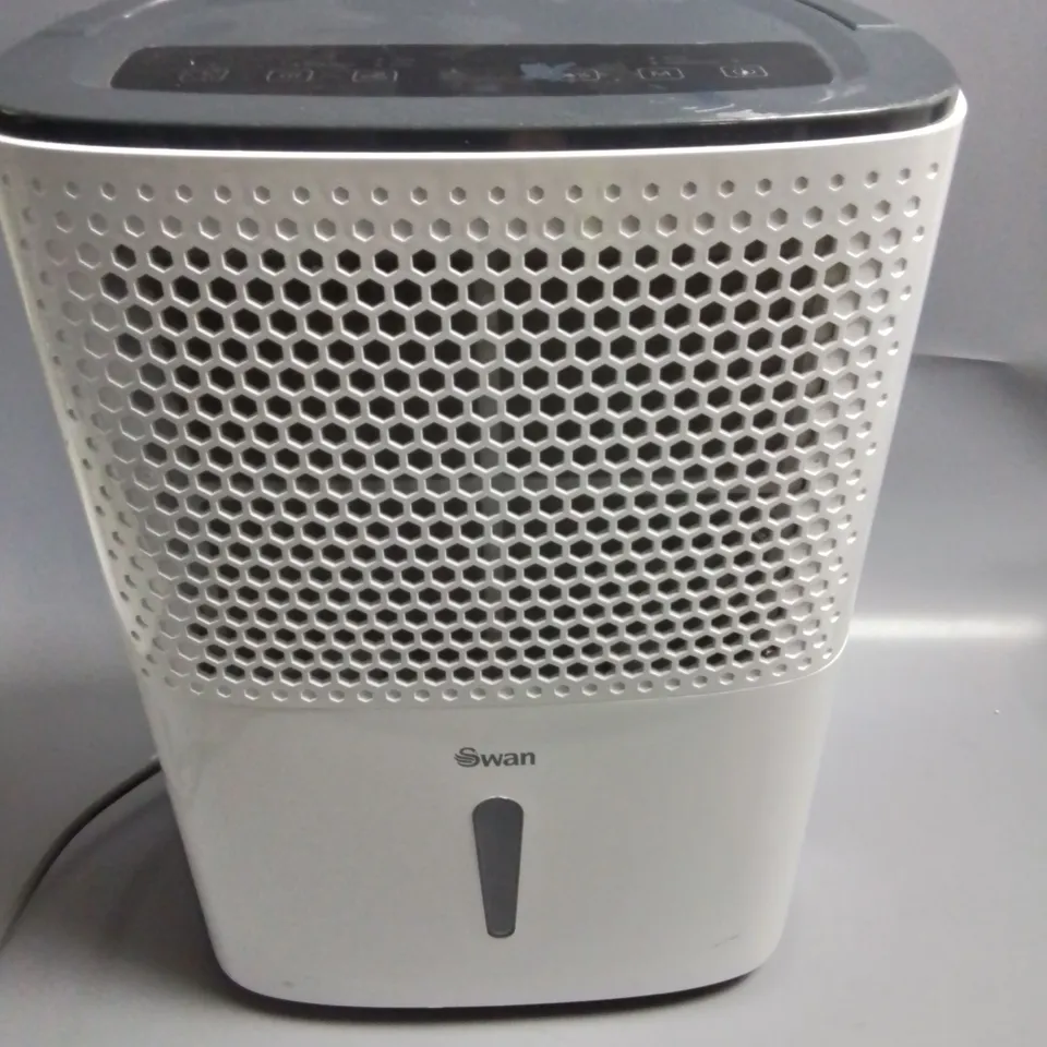 SWAN 10-LITRE DEHUMIDIFIER - WHITE/GREY RRP £99.99