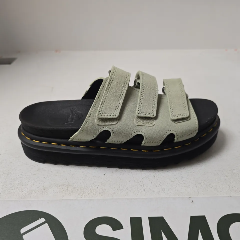 DR MARTENS GREEN/BLACK 6.5 SANDALS