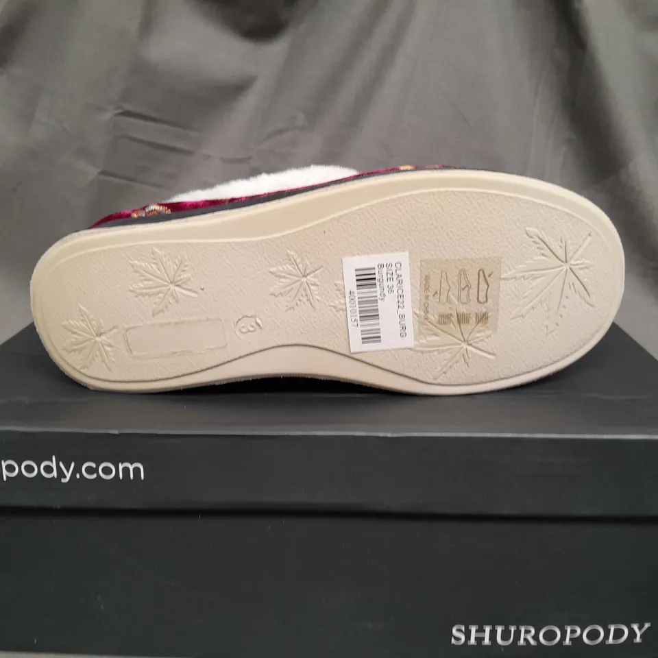 BOXED SHUROPODY FOOT CLINIC BURGUNDY SLIPPERS - UK 3 