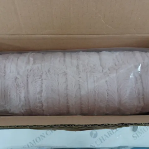 BOXED COZEE HOME FAUX FUR HEATED THROW PINK