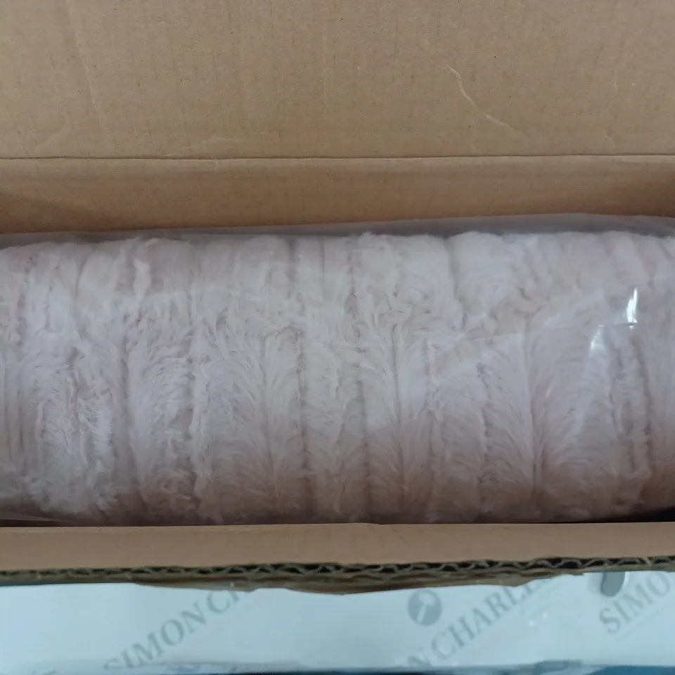 BOXED COZEE HOME FAUX FUR HEATED THROW PINK