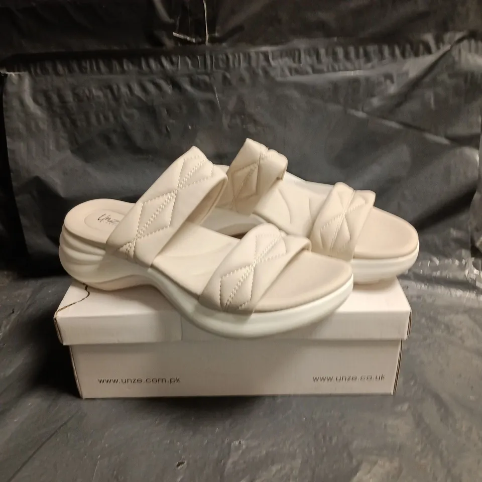UNZE WOMEN’S SANDALS – WHITE QUILTED STRAPS, PLATFORM SOLE SIZE 8