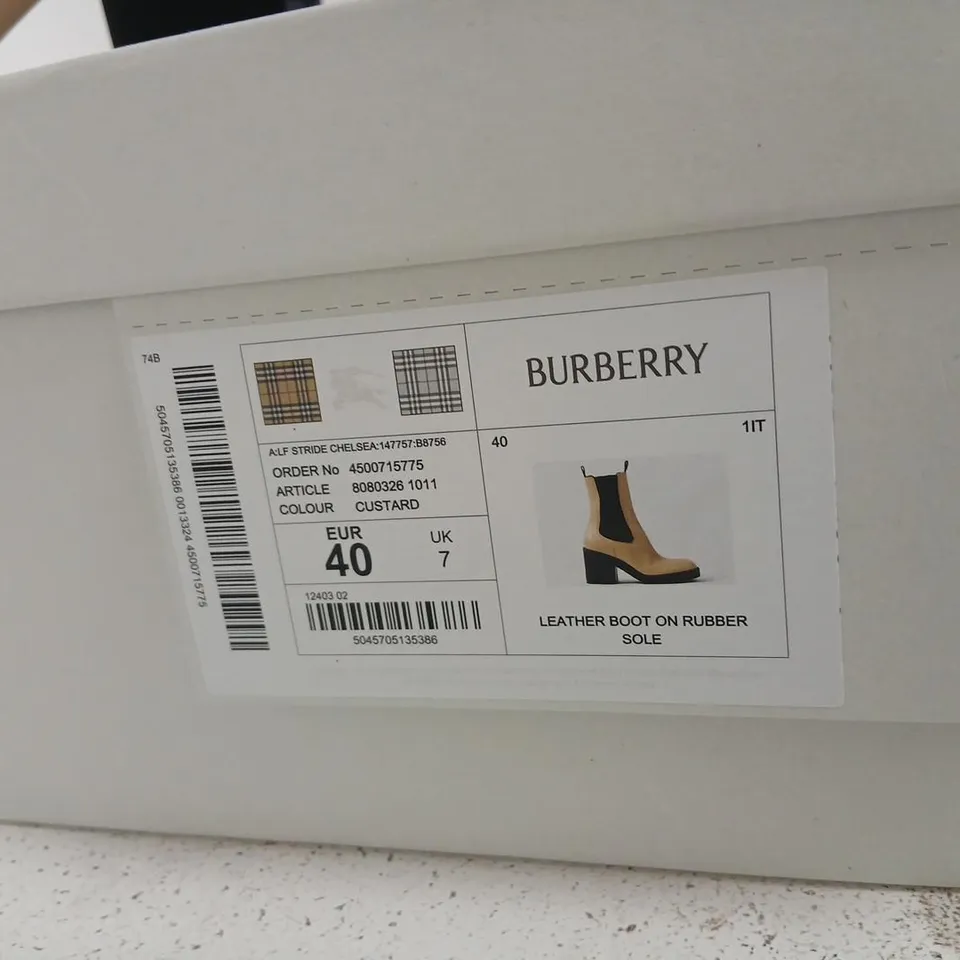 BURBERRY LEATHER CHELSEA BOOTS – CUSTARD BEIGE, UK 7 (EU 40)