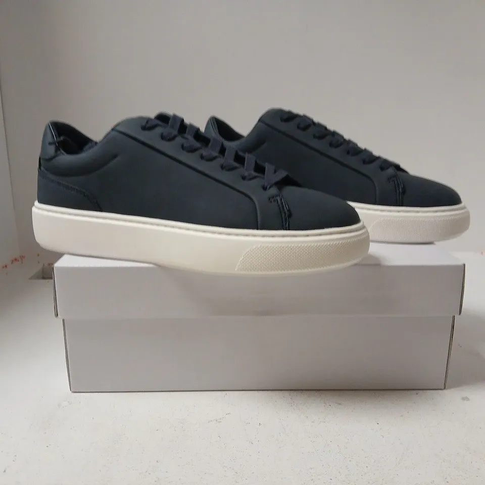 BOXED PAIR OF CLOSURE CLASSIC TRAINERS IN NAVY SIZE UK 10