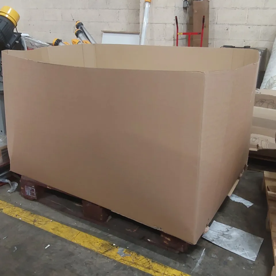 PALLET CONTAINING A VERY LARGE QUANTITY OF DUST SHEETS