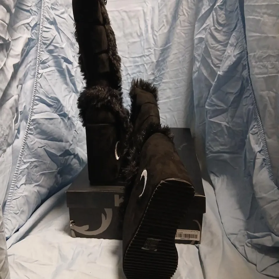 KOI X THE TWIGHLIGHT SAGA LA PUSH CRESCENT PLATFORM FAUX FUR LONG BOOTS - BLACK, UK6 (SN01)