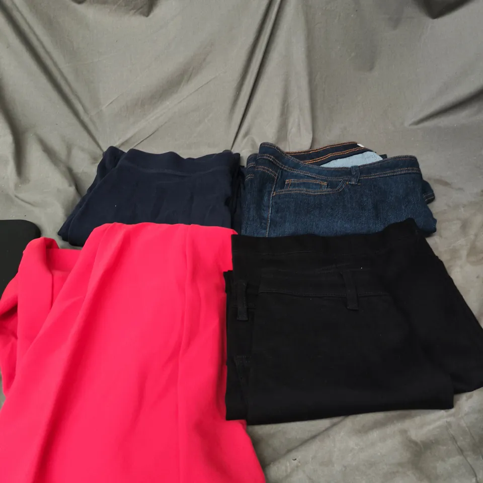APPROXIMATELY 20 ASSORTED CLOTHING PRODUCTS IN VARIOUS STYLES & SIZES TO INCLUDE PANTS, T-SHIRTS, DRESSES ETC