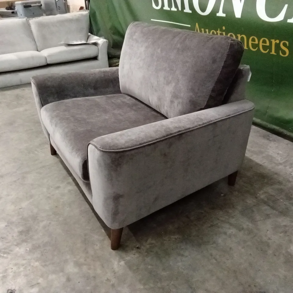 AIYANNA SNUGGLE CHAIR RRP £799