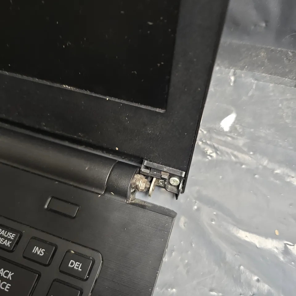 TOSHIBA  SATELITTE PRO R40-C LAPTOP