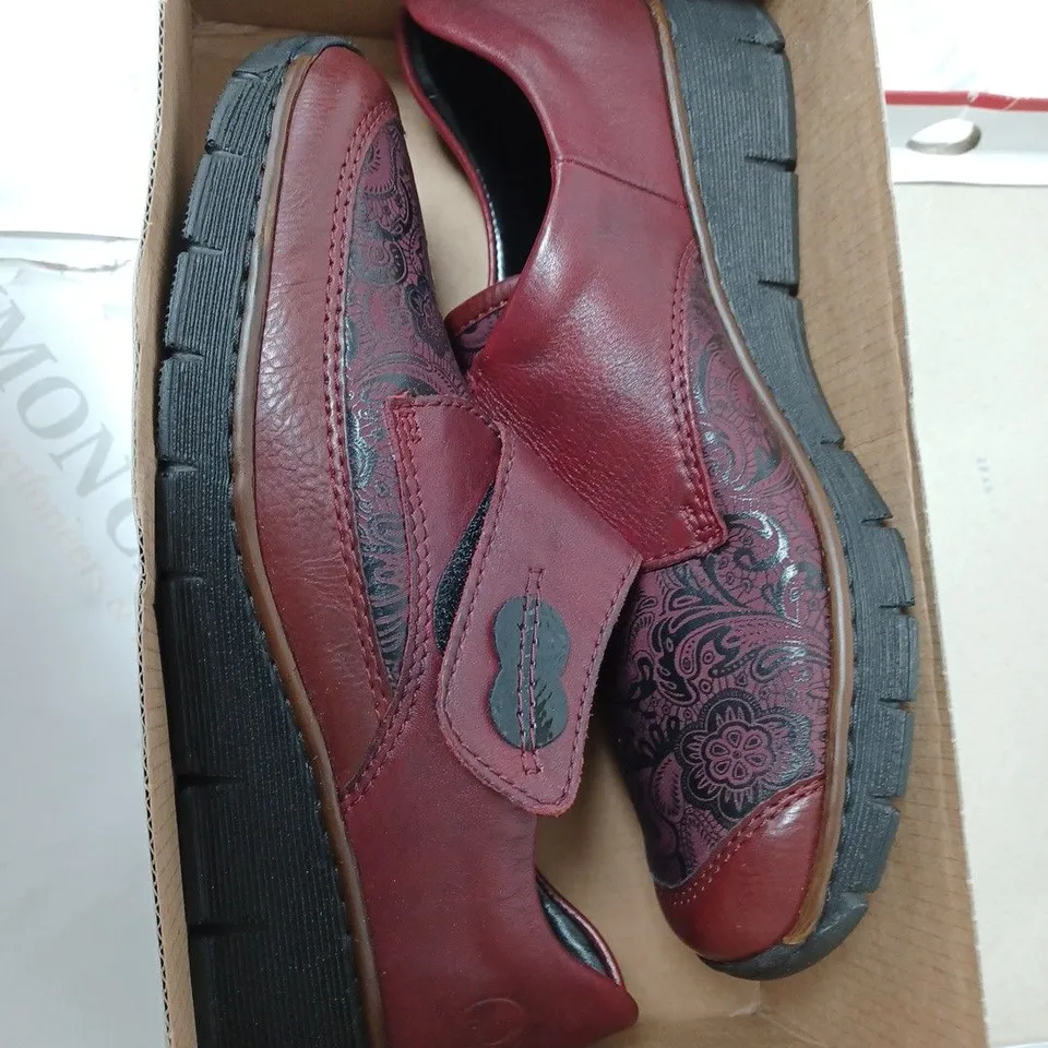 BOXED RIEKER SHOES WITH BUTTON, BURGUNDY - SIZE 5