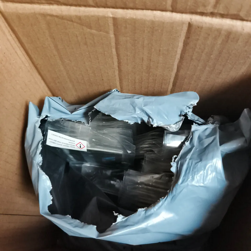 BOX OF APPROXIMATELY 100 VALET BAY CAR AIRFRESHENERS 