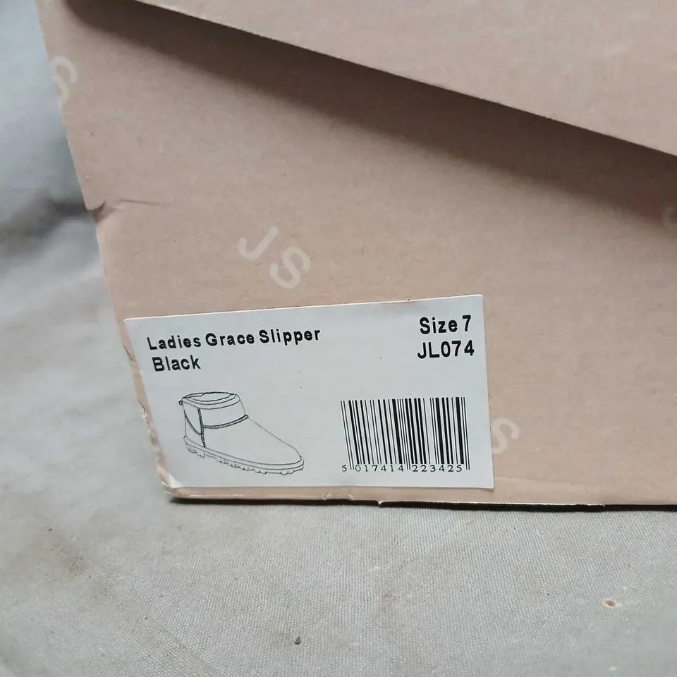 JUST SHEEPSKIN LADIES GRACE SLIPPER – BLACK, UK SIZE 7 (JL074)