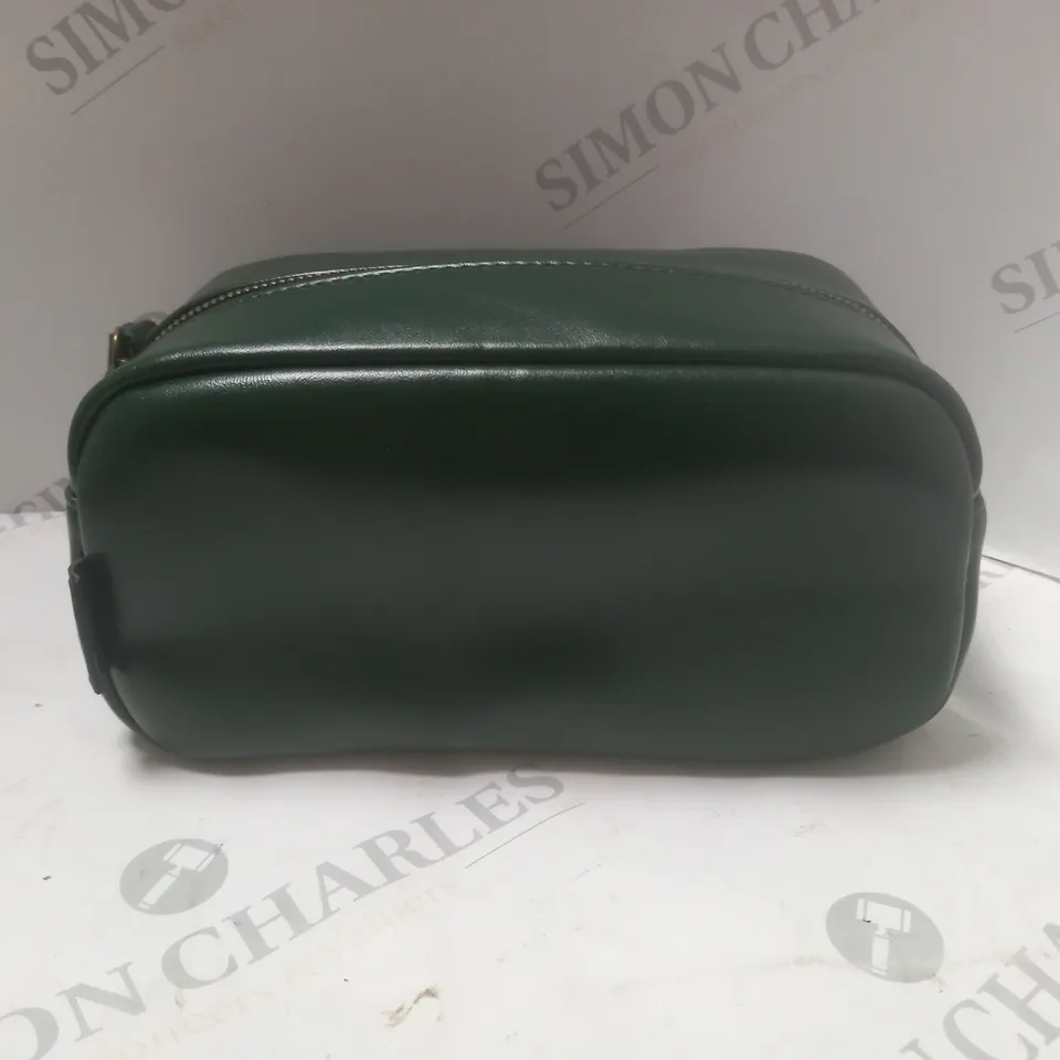 HEATH BATH/SHOWER TOILETRY BAG IN GREEN 