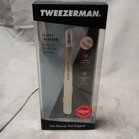 BOXED TWEEZERMAN SLANT TWEEZER