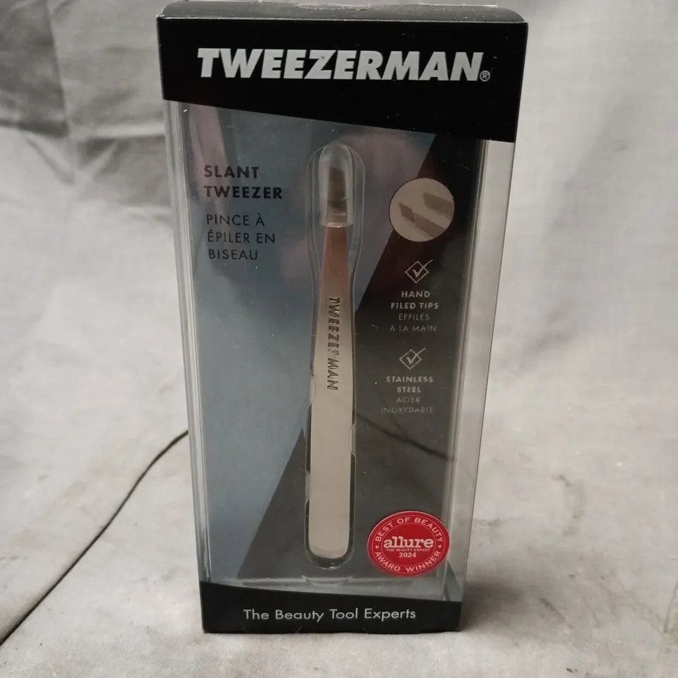 BOXED TWEEZERMAN SLANT TWEEZER
