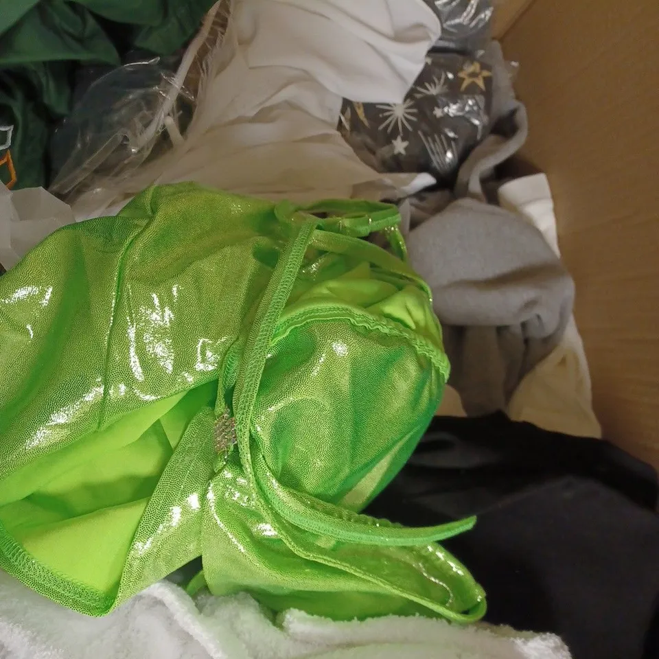 LARGE QUANTITY OF CLOTHING ITEMS TO INCLUDE TROUSERS, SKIRTS, JUMPERS, ETC 