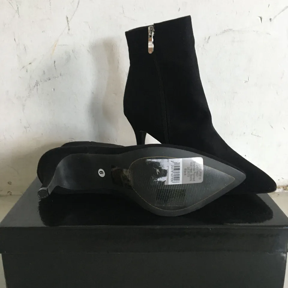 BOXED PAIR OF SIZE 6 FOREVER NEW BRENDA POINTED MID HEEL BOOTS 