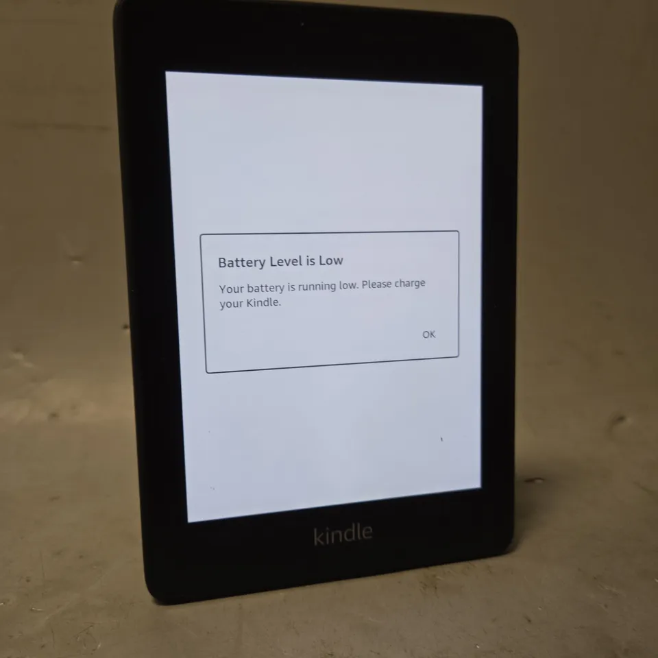 AMAZON KINDLE E-READER