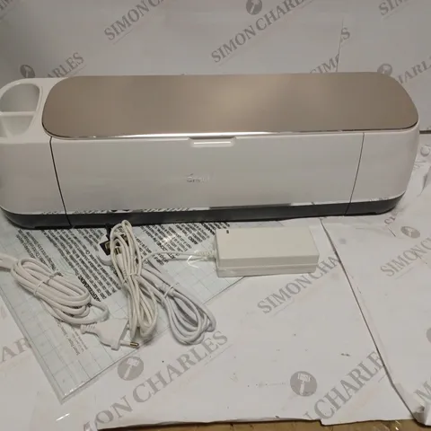 CRICUT MAKER : THE ULTIMATE SMART CUTTING