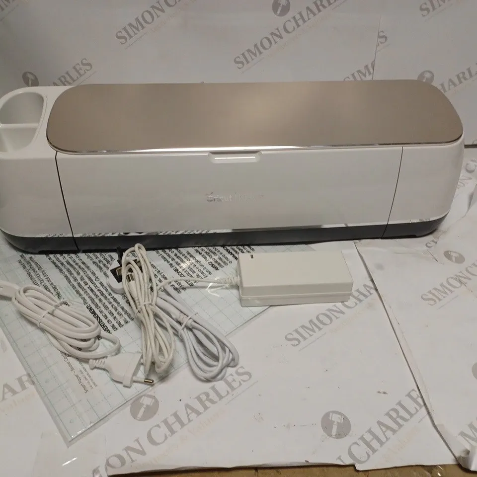CRICUT MAKER : THE ULTIMATE SMART CUTTING RRP £379.99