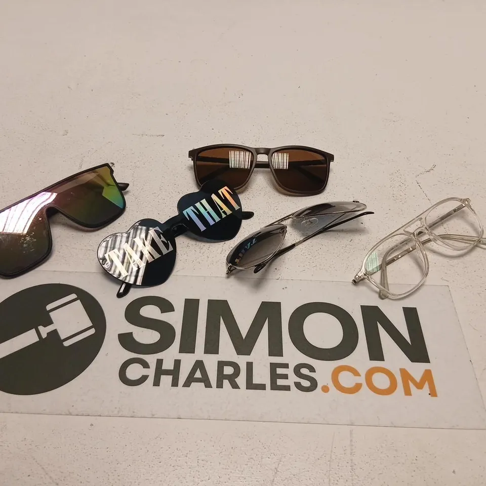 LARGE QUANTITY OF ASSORTED GLASSES AND ACCESSORIES