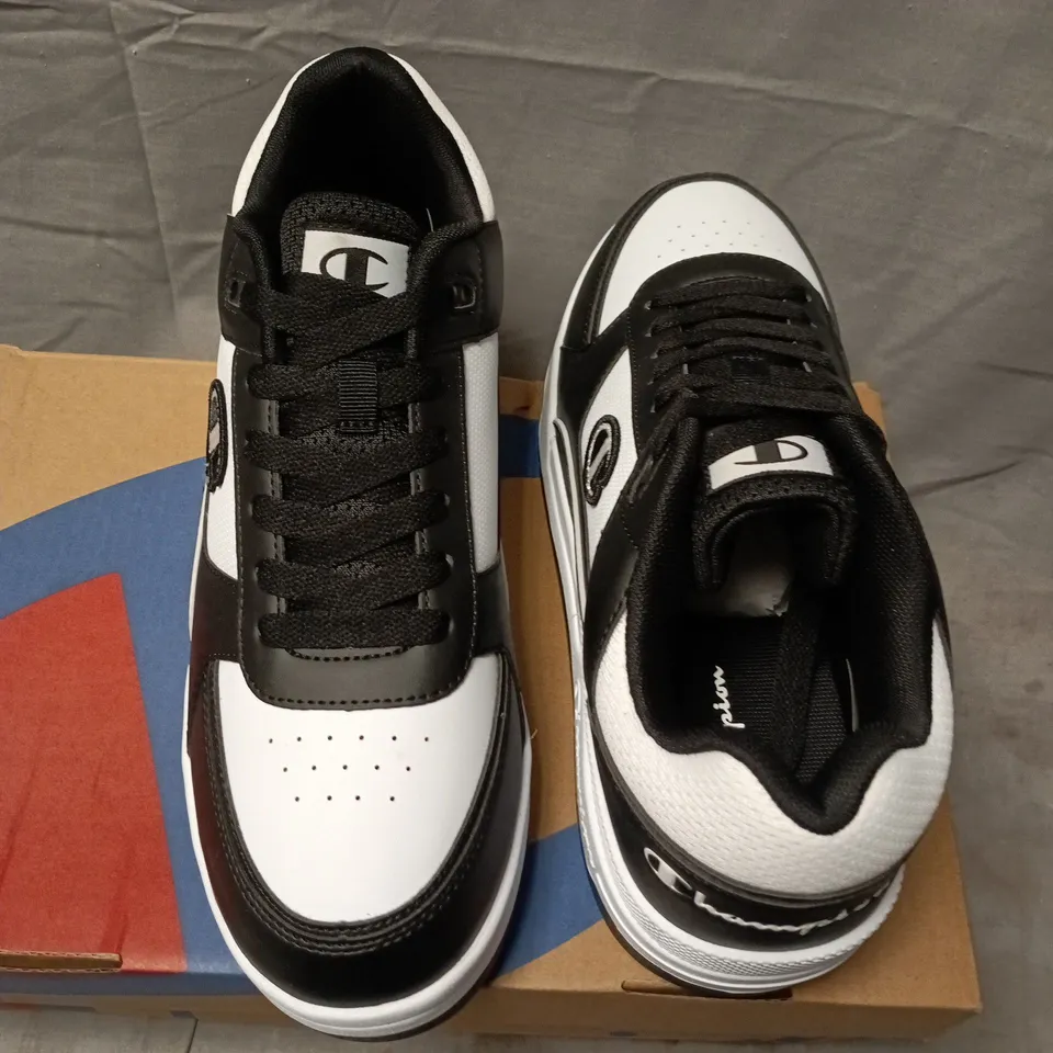 BOXED CHAMPION RD18 HERITAGE LOW TRAINERS – BLACK & WHITE, UK 9 (EU 44)