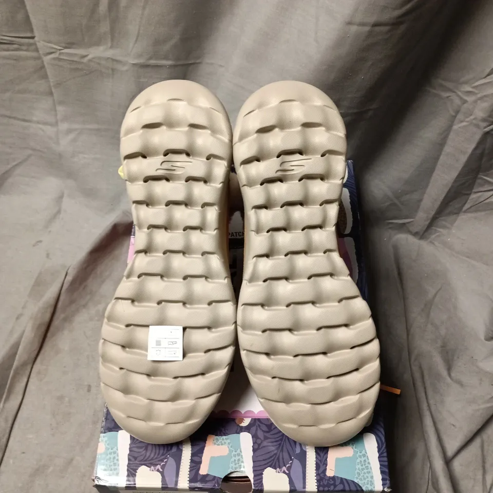 SKECHERS GOWALK BOOTS – CHESTNUT SUEDE WITH WHITE FAUX-FUR TRIM, UK 6 (US 9, EU 39)