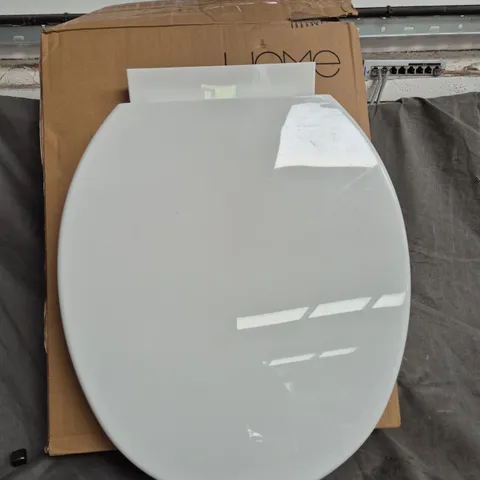 2 X BOXED TOILET SEAT ANTI-BACTERIAL