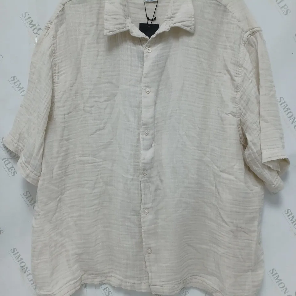 WEEKDAY OVERSIZED SJORTS SLEEVE SHIRT IN CREAM - XL
