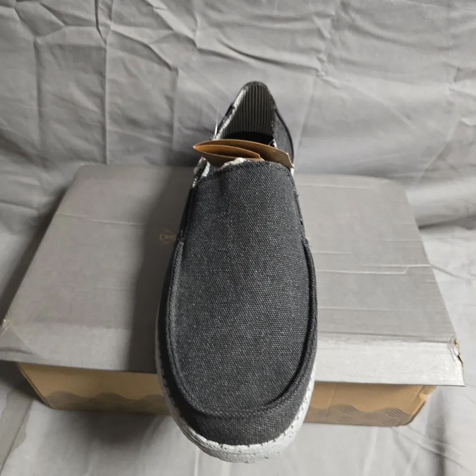 DUNLOP ADY SLIP-ON SHOES, BLACK, UK10 – BOXED (STYLE NO. ZDMC142)