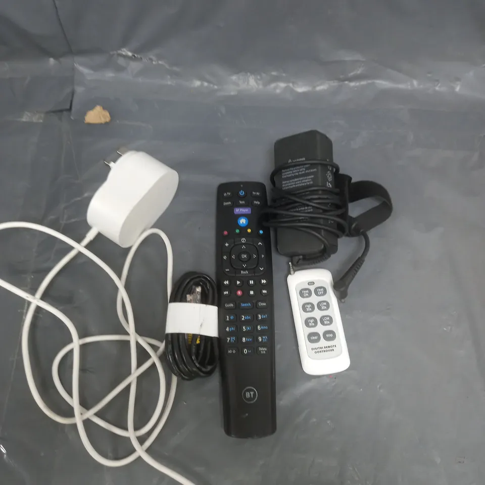 APPROXIMATELY 20 ASSORTED ELECTRICAL ITEMS TO INCLUDE POWER CABLES AND REMOTE CONTROLS