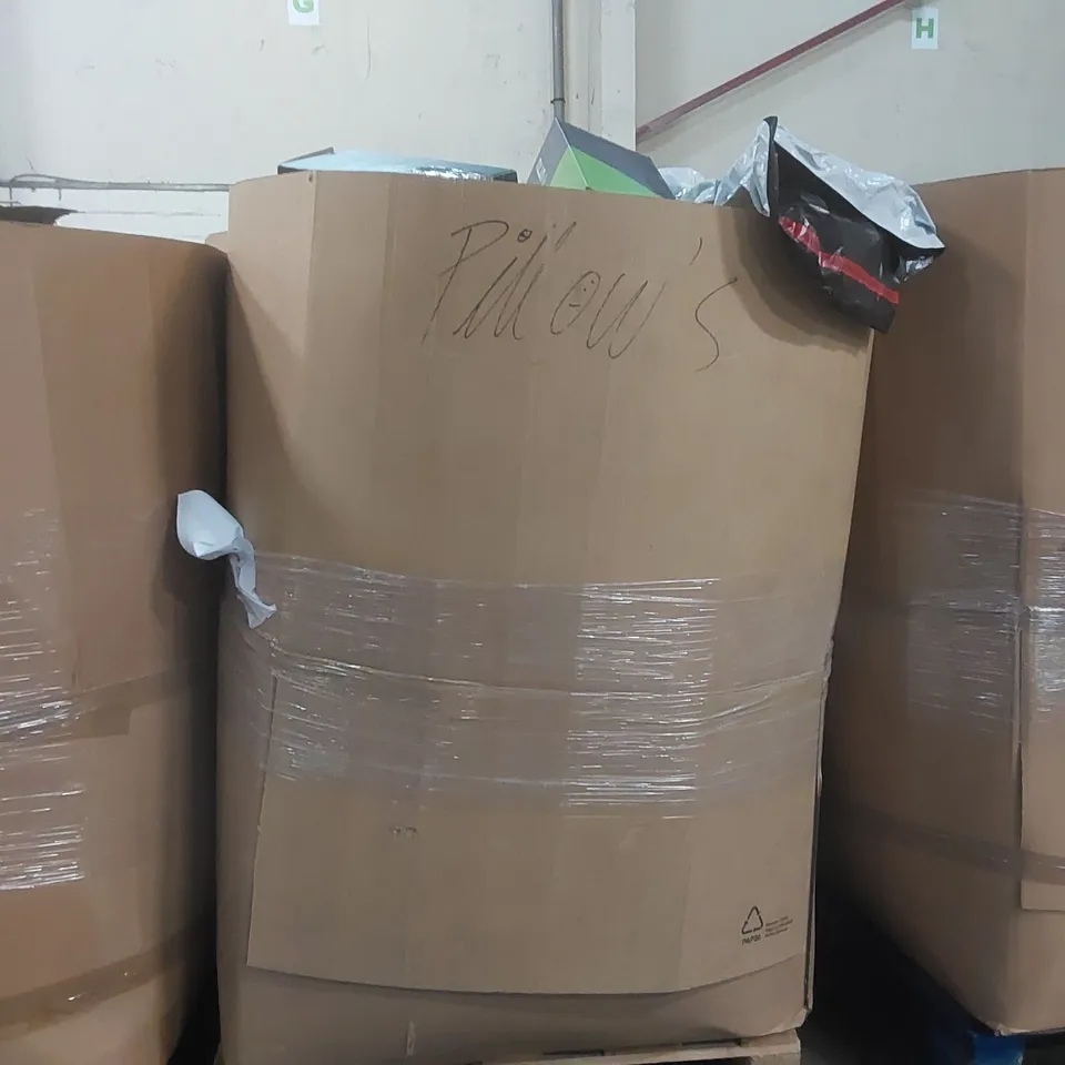 PALLET CONTAINING A VERY LARGE QUANTITY OF ASSORTED PILLOWS AND RELATED BEDDING/COMFORT PRODUCTS ECT